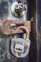 Alte Tür mit Schloss