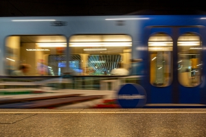 Zu Spät_U-Bahn Station Charlottenplatz Stuttgart